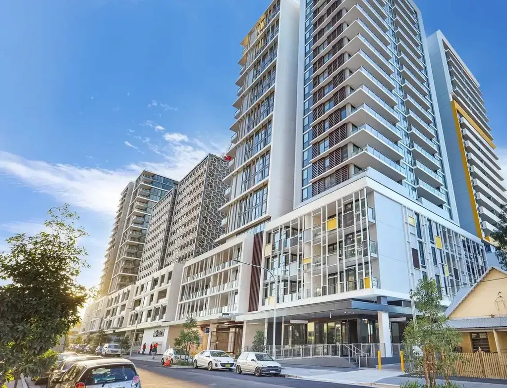 Near New 2 Bed 2 Bath Stunning Apartment Available in Granville Place
