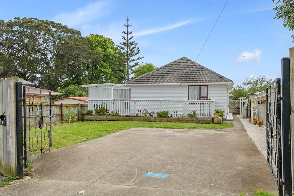 9 Lloyd Avenue, Papatoetoe, Manukau City, Auckland