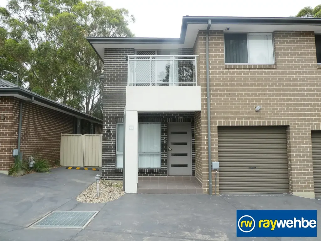 Modern 4 Townhouse Close to Seven Hills and Blacktown Train Station