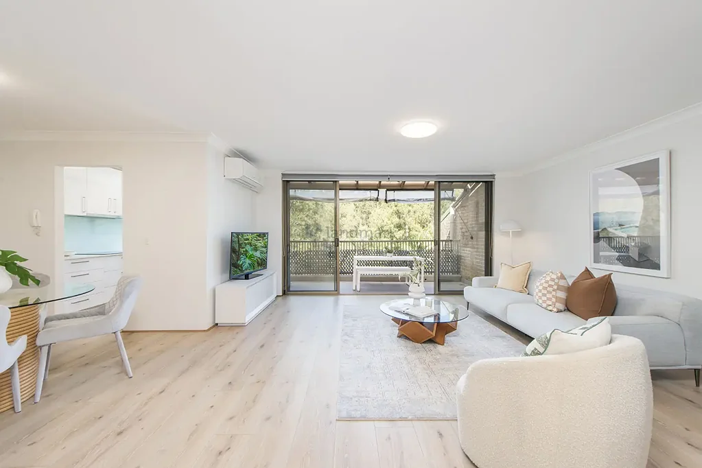 Lane Cove 2 Slaapkamer Top Floor Retreat with Large Entertainer's Balcony & Private Leafy Outlook