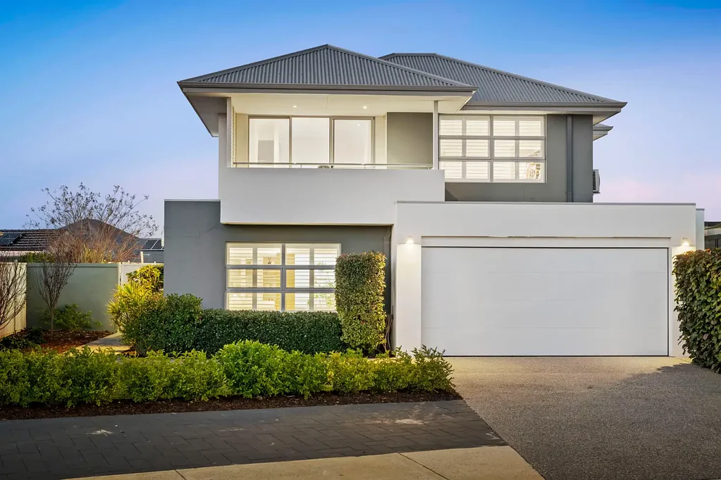Iluka 5 Bedroom COASTAL CHIC