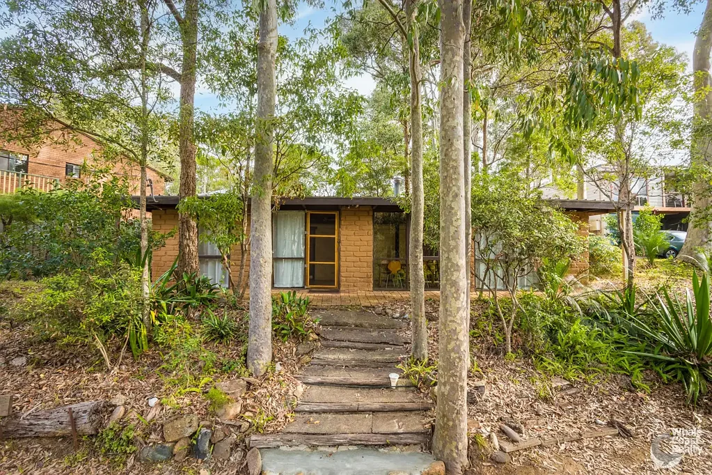 Narooma 2ห้องนอน Character-Filled Mud Brick Home in a Convenient Coastal Setting