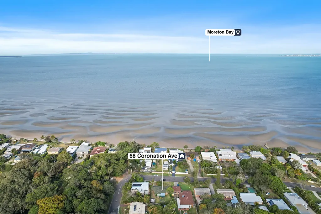 Beachmere 3房 海滨瑰宝 607sqm宽幅地 步行即达海岸 3卧独立客厅 开放厨餐 空调舒适 Beachmere Coastal Home in Prime Location