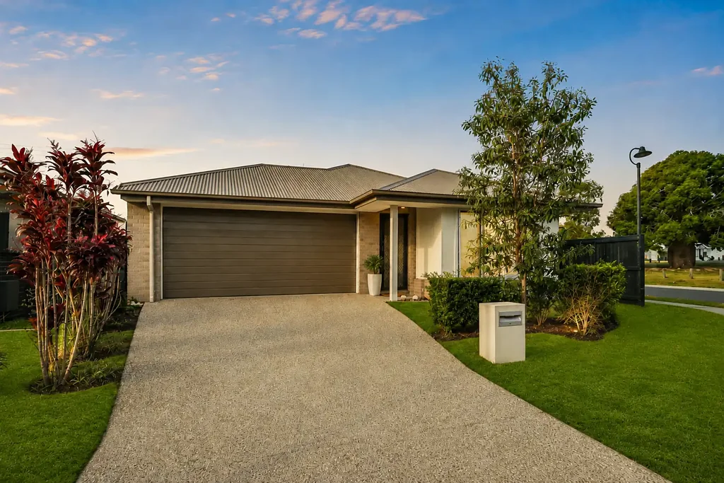 Pallara 4Kwarto Exceptional Corner-Block Family Living with Multiple Living Zones and a Peaceful Outlook