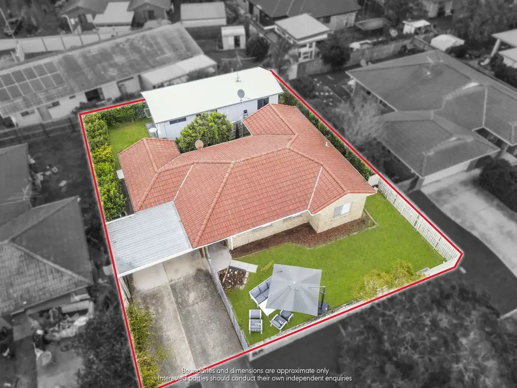Rothwell 5房 家庭生活，外加一套独立单元房（Granny Flat）！ Family Living with the Bonus of a Granny Flat!