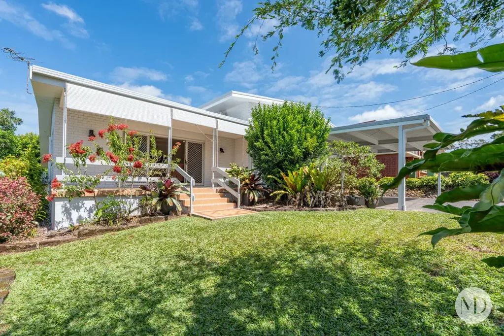 Belvedere 4Kwarto A Fresh New Chapter - Spacious Family Living with Poolside Entertaining.