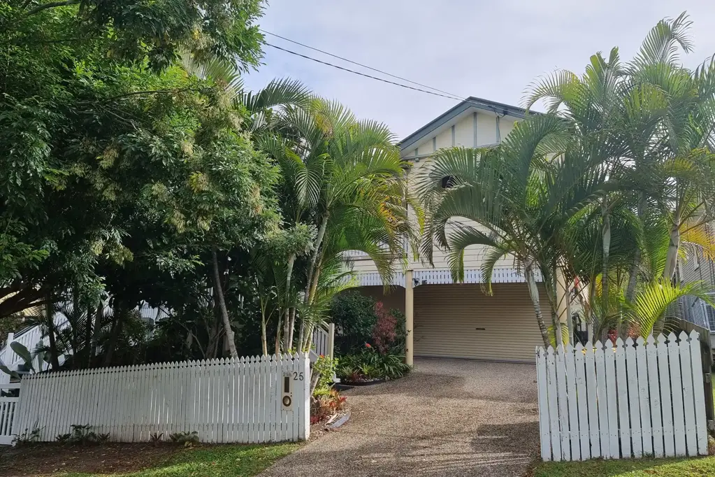 Stunning Family Home - 100 metres to Samuel St Shopping Prec