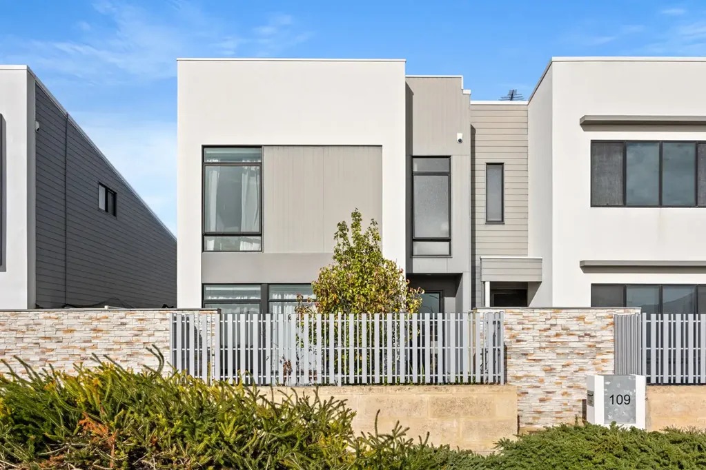 Golden Bay 2Moenga Why: Because style, design and location combine to create the ultimate beachside retreat