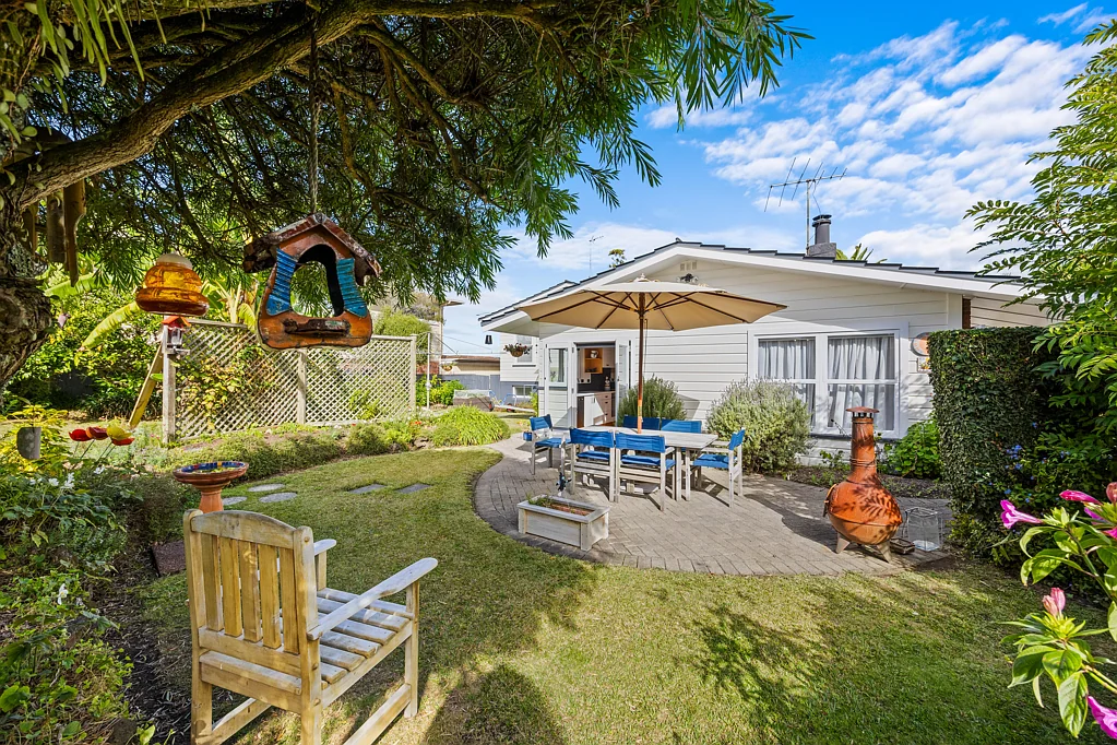 3 The Boulevard, Sunnyhills, Manukau City, Auckland