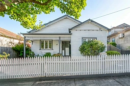 30 Townhall Avenue, Preston