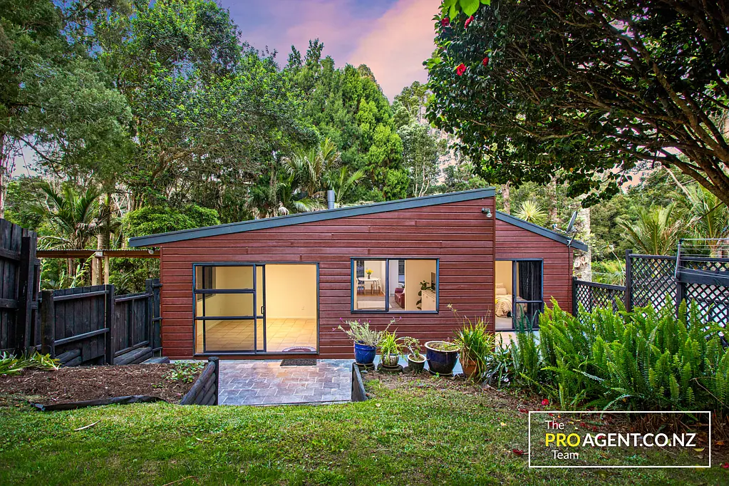 30 Sylvan Valley Avenue, Titirangi, Waitakere City, Auckland