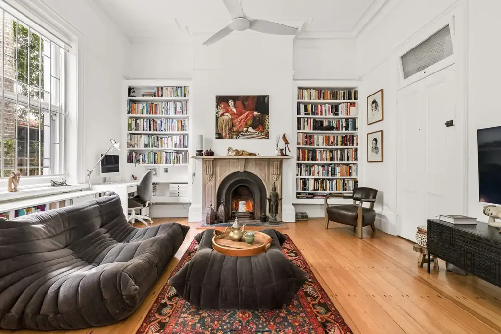 Chic Urban Oasis: Renovated Apartment in New Farm's Vibrant Heart