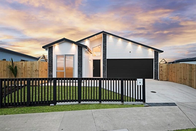 Opaheke 5Habitaciones Brand New 3+2 Setup Modern Home with 2 Kitchens