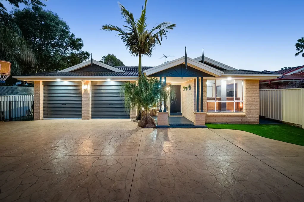 Currans Hill 4कमरा Spacious Four-Bedroom Home with Resort-Style Backyard