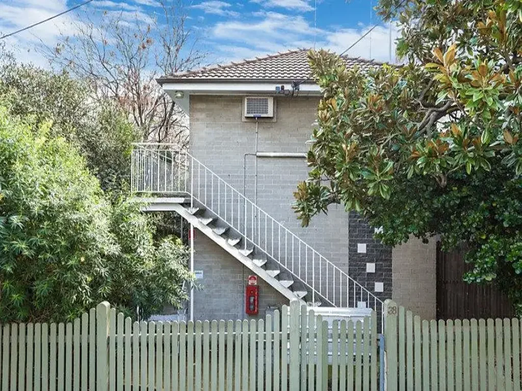 STUDIO APARTMENT IN THE HEART OF ST KILDA | FLARE REAL ESTATE