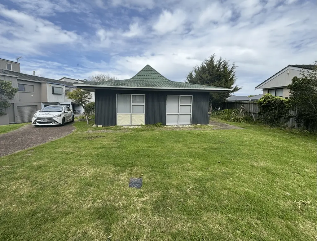 198 Clovelly Road, Bucklands Beach - 4 bedrooms 2 bathrooms