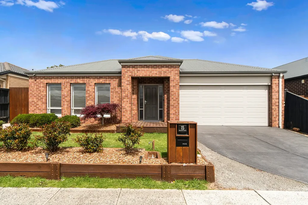 Langwarrin 4 Slaapkamer Elegant Family Living with Exceptional Outdoor Space - 915 sq. metre (approx.) allotment