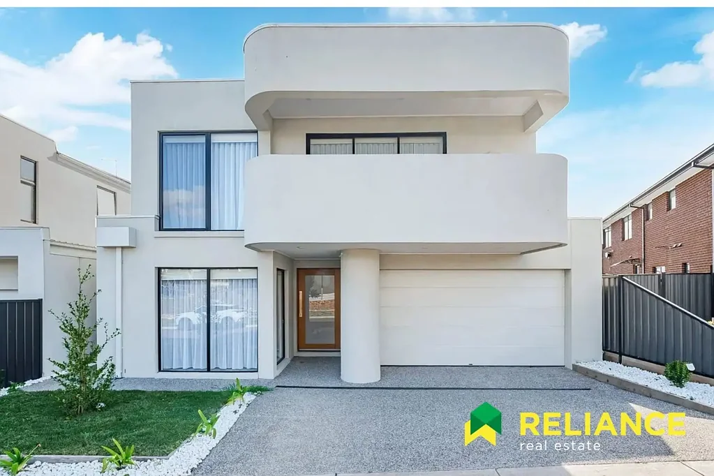 Contemporary Luxury Living with Park Views in the Heart of Greenvale Lakes