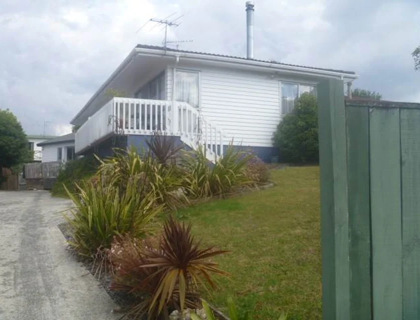6 Yarra Place, Botany Downs, Manukau City, 3 Kuwarto, 1 Banyo, House