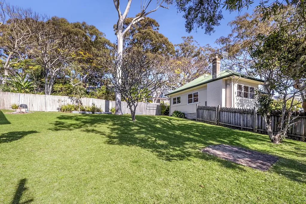 Mona Vale 3 Bedroom Classic cottage on substantial garden block