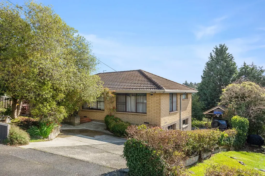 Trevallyn 3 Bedroom Perfect Position in Trevallyn