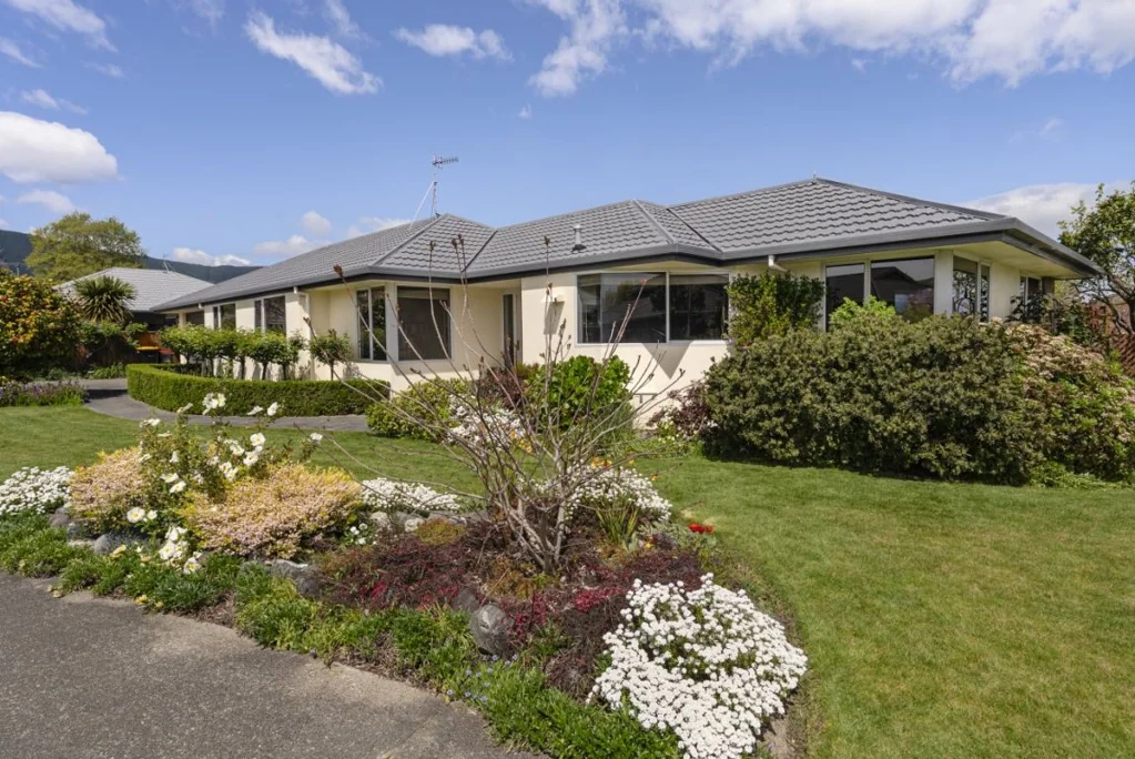 Stoke 4房  Four Bedroom Family Haven in Stoke!