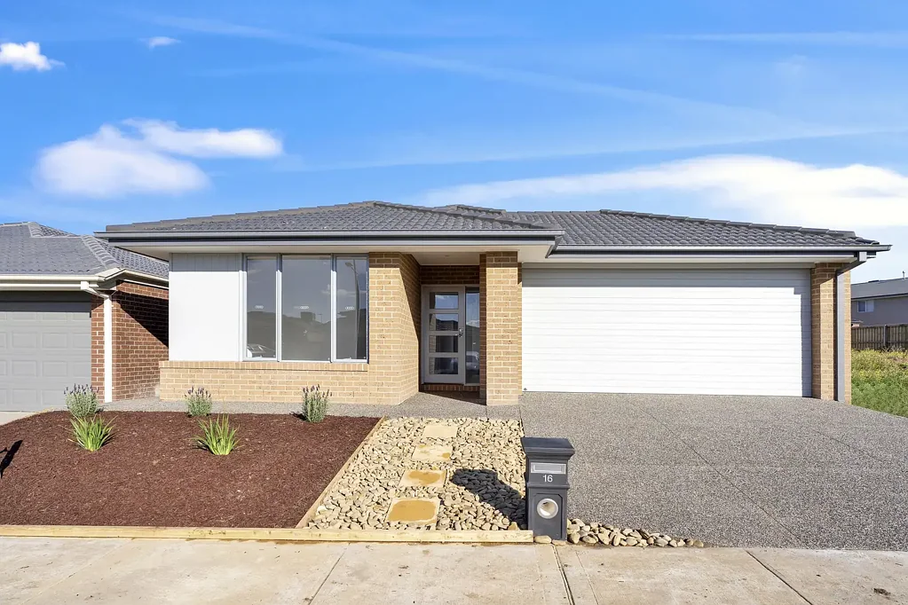 The Perfect freshly painted 4 Bedroom Home, Harpley Estate