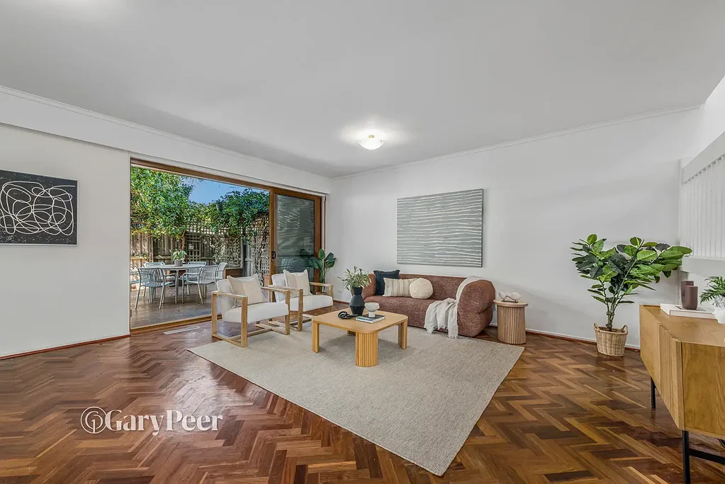 Caulfield 3બેડરૂમ Superb multi-level town residence