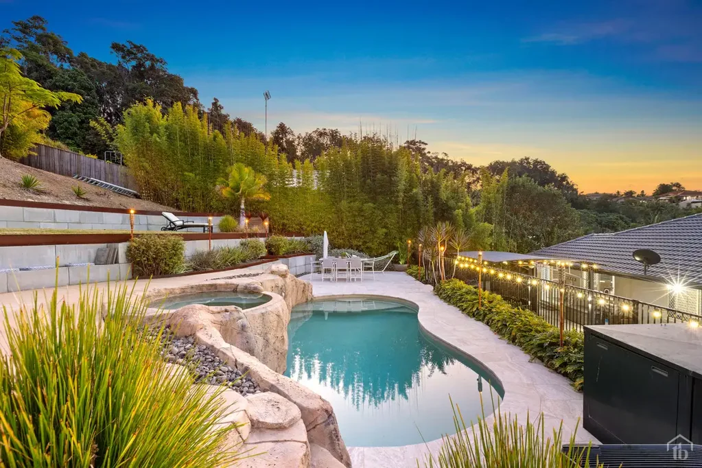 Banora Point 5chambre Dual Living Oasis On Over Quarter Of An Acre