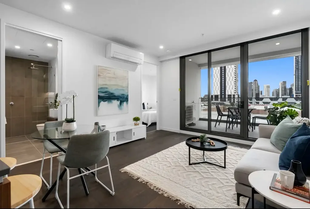 South Melbourne 2Moenga Modern, North-Facing Boutique Apartment with City Skyline Views