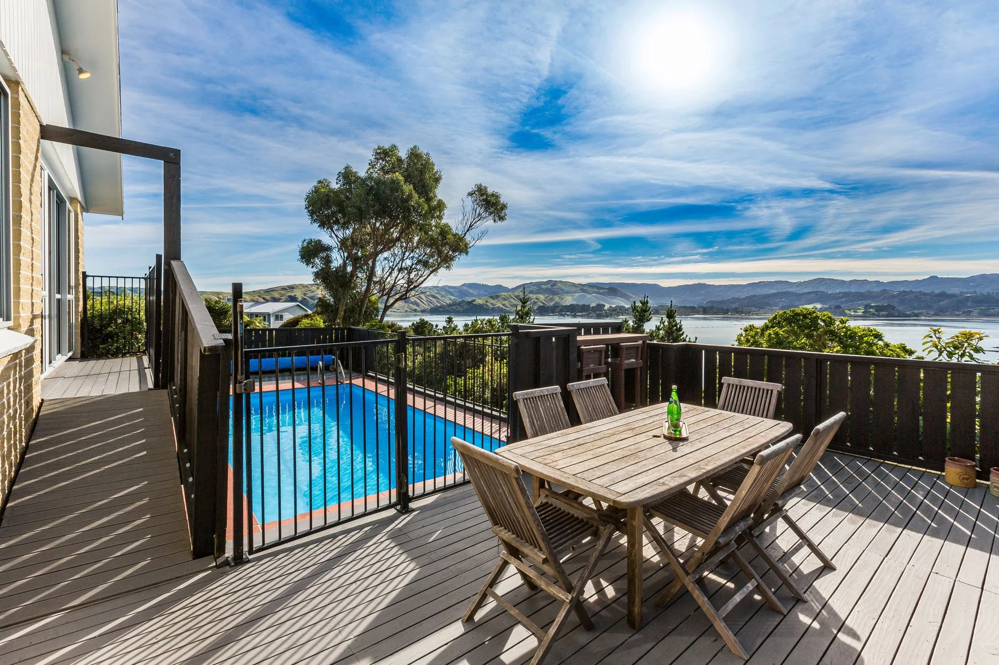 Whitby 6غرفة نوم Well-Designed Family Living with Inlet Views