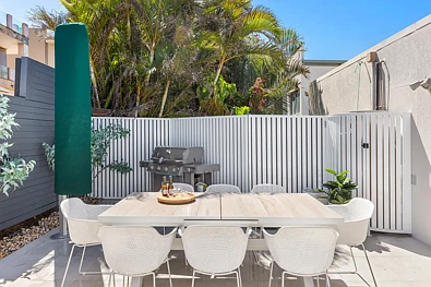 2/12 Brakes Crescent, Miami, QLD 4220, 3 Bedrooms, 2 Bathrooms, Apartment