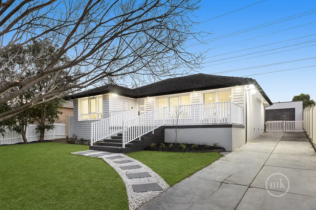 Bundoora 3房 一个精致、阳光充沛的港湾 A Sophisticated, Sun-Drenched Sanctuary