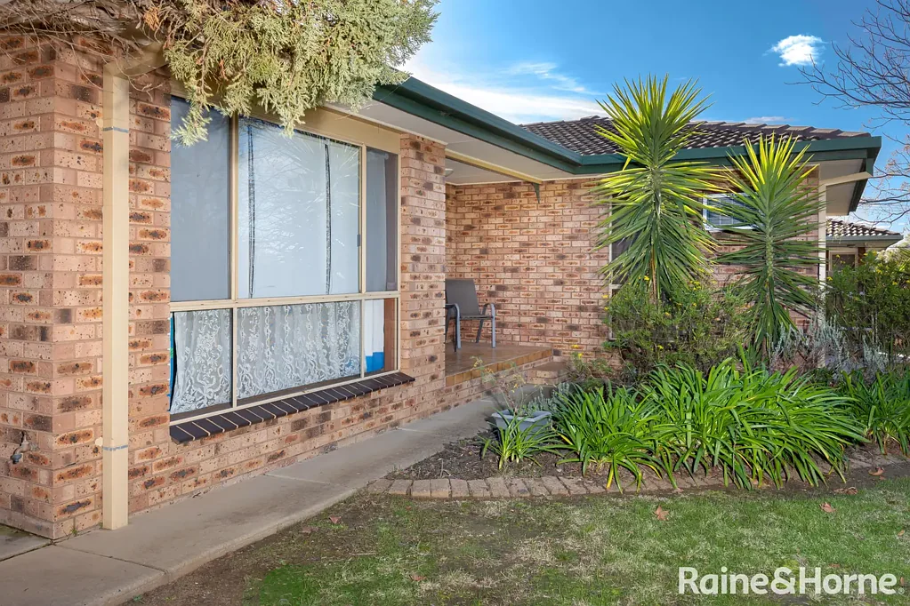 2/11 Wewak Street, Ashmont, NSW 2650