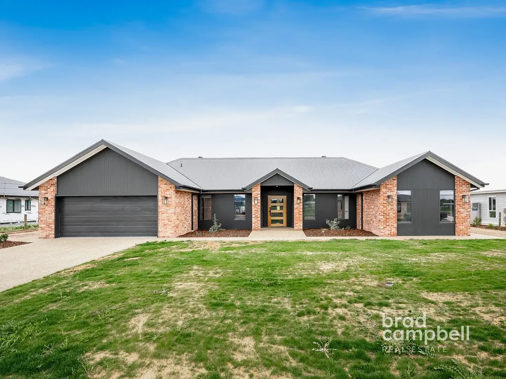 Tatura 4બેડરૂમ RECYCLED BRICK CHARACTER MEETS MODERN LIVING
