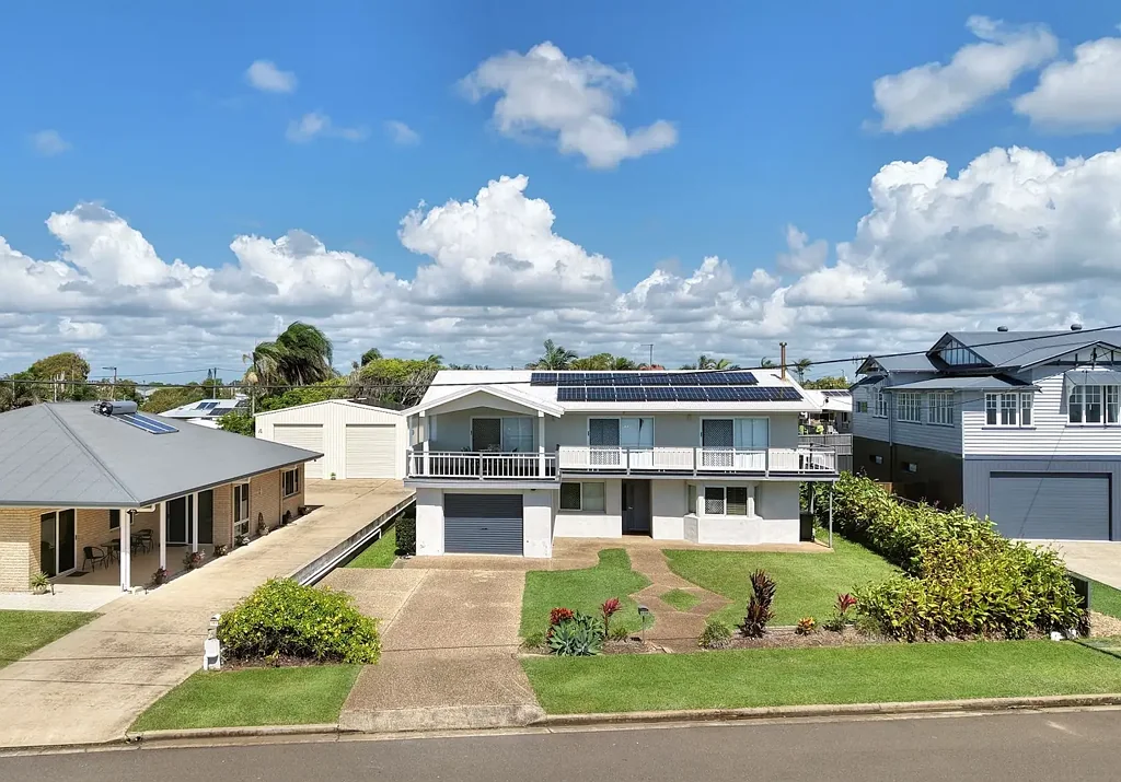 Burnett Heads 5房  CHARMING FAMILY HOME...DIRECT OCEAN, STROLL TO SANDY BEACHES AN IDEAL ENVIRONMENT