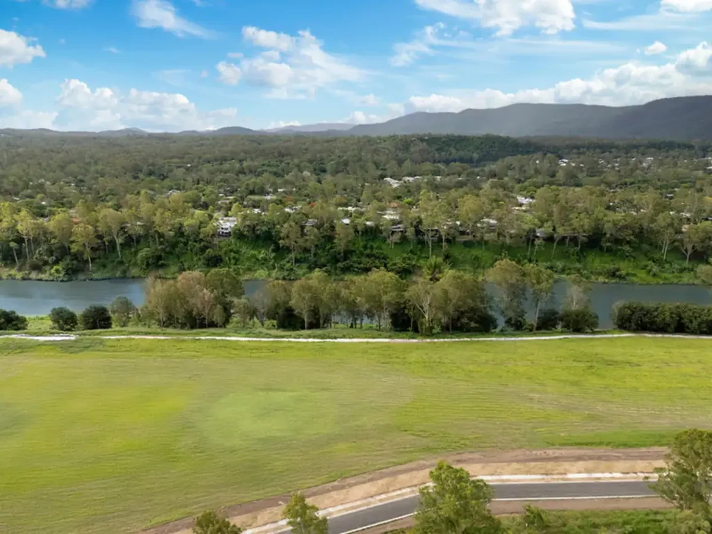 Karalee Acreage Backing onto the Brisbane River Acreage Backing onto the Brisbane River