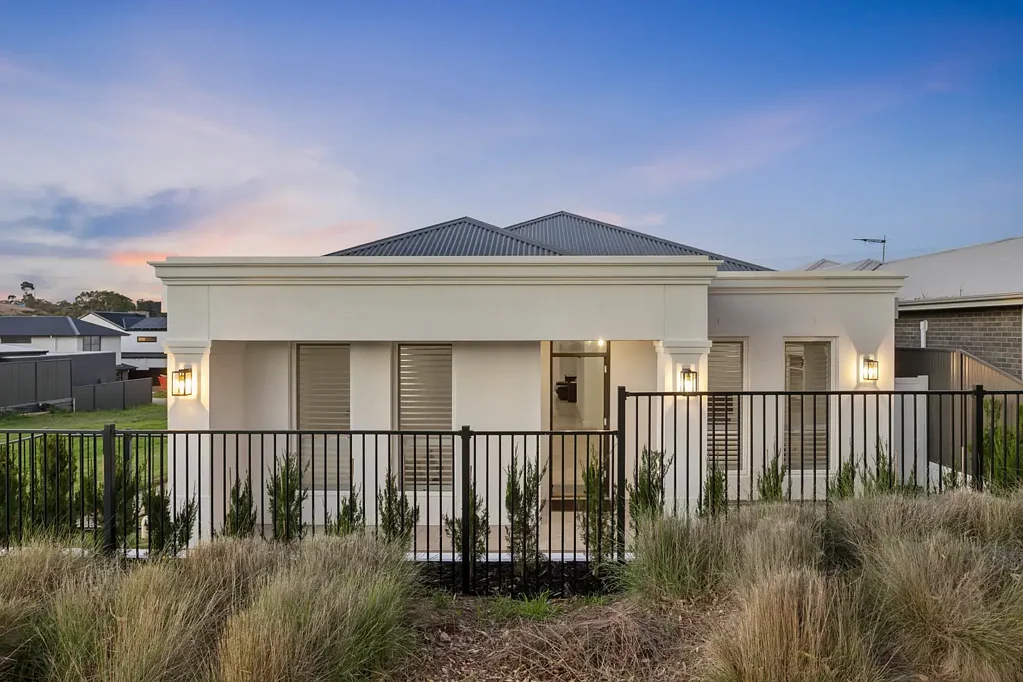 Mount Barker 3Moenga Elegant Hamptons Living With Reserve Frontage