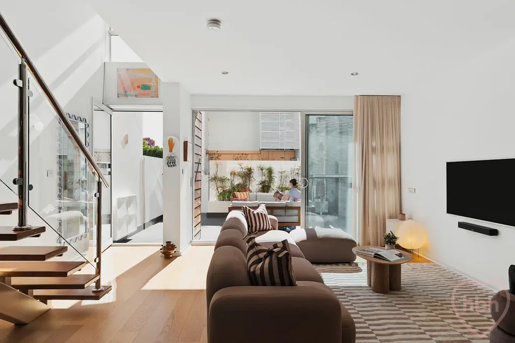 Yarralumla 2 Bedroom light & space