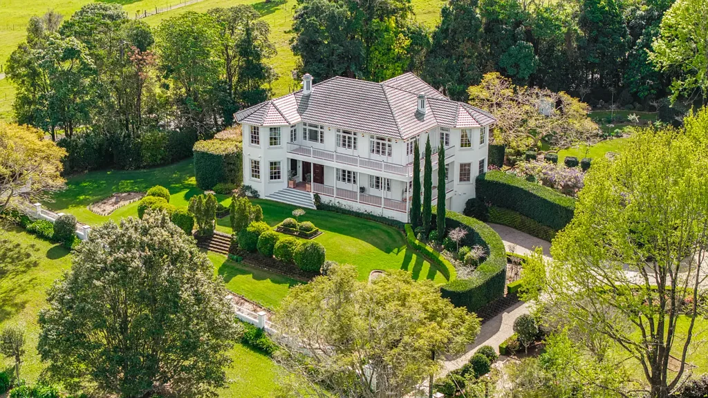 Maleny 5房  Mountain View: A Georgian-Inspired Estate Framed by the Glass House Mountains
