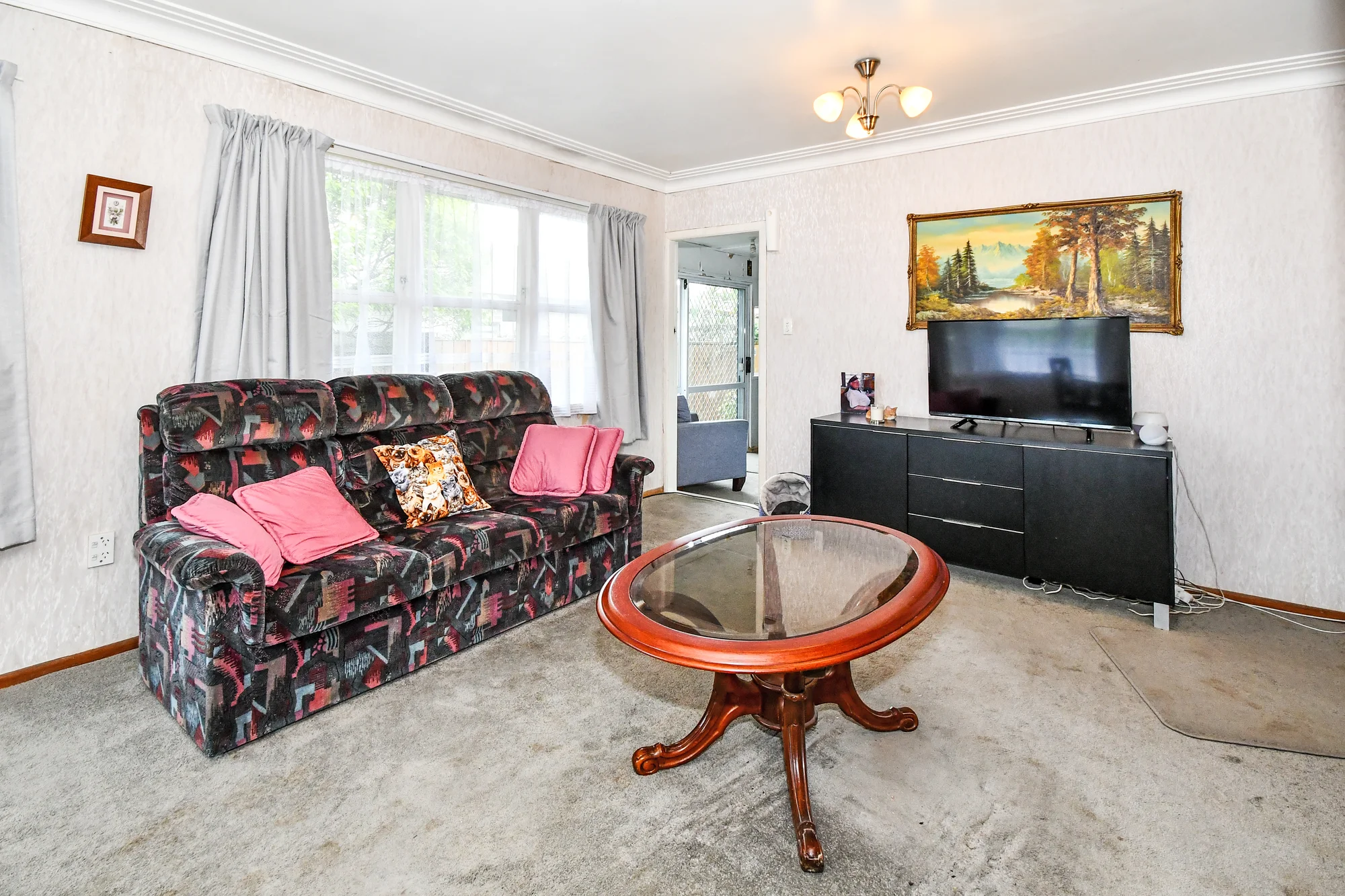 Manukau 2 Bedroom End Unit In Block Of 3!