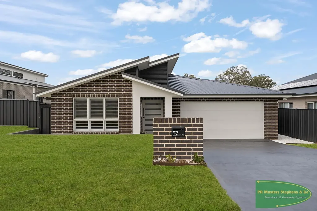 Orange 4房  Modern family living backing onto reserve