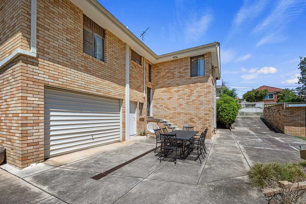 Oatley 3 Slaapkamer Large 797sqm corner block