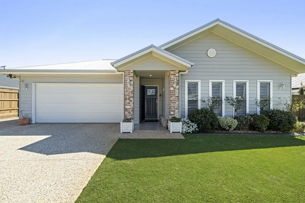 Highfields 5غرفة نوم Where modern elegance meets effortless family living.
