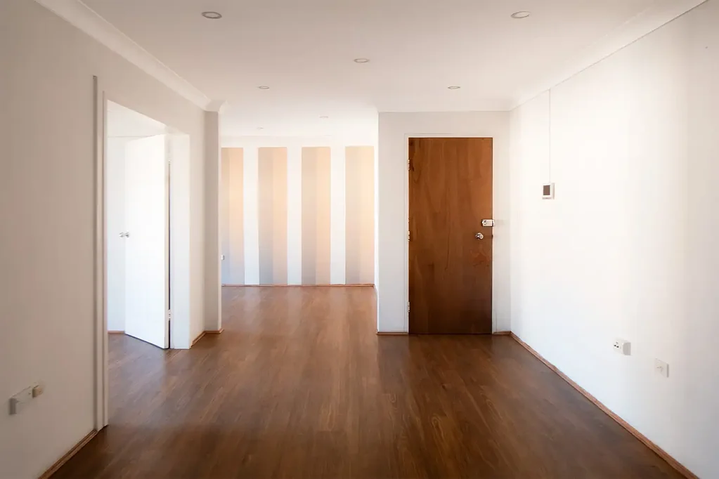 Lovely 2 bedroom unit with large separate lounge and dining
