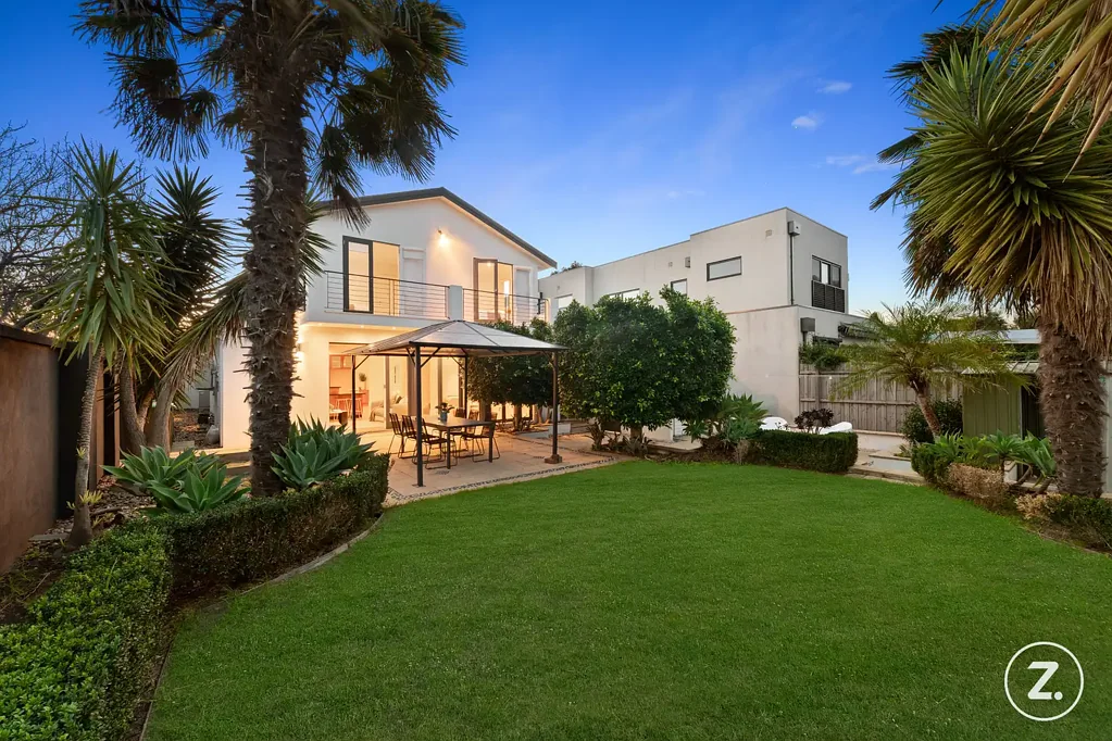 Brighton East 4 Slaapkamer Outstanding Lifestyle Location (Prime Corner Position)