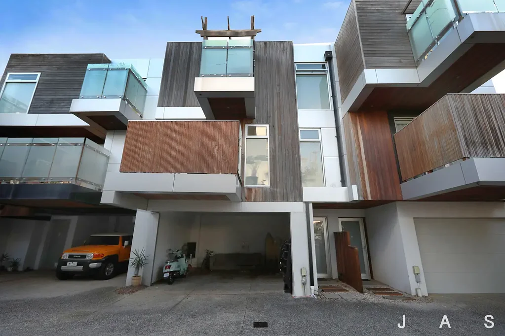 Stylish Townhouse in Prime Yarraville Location!