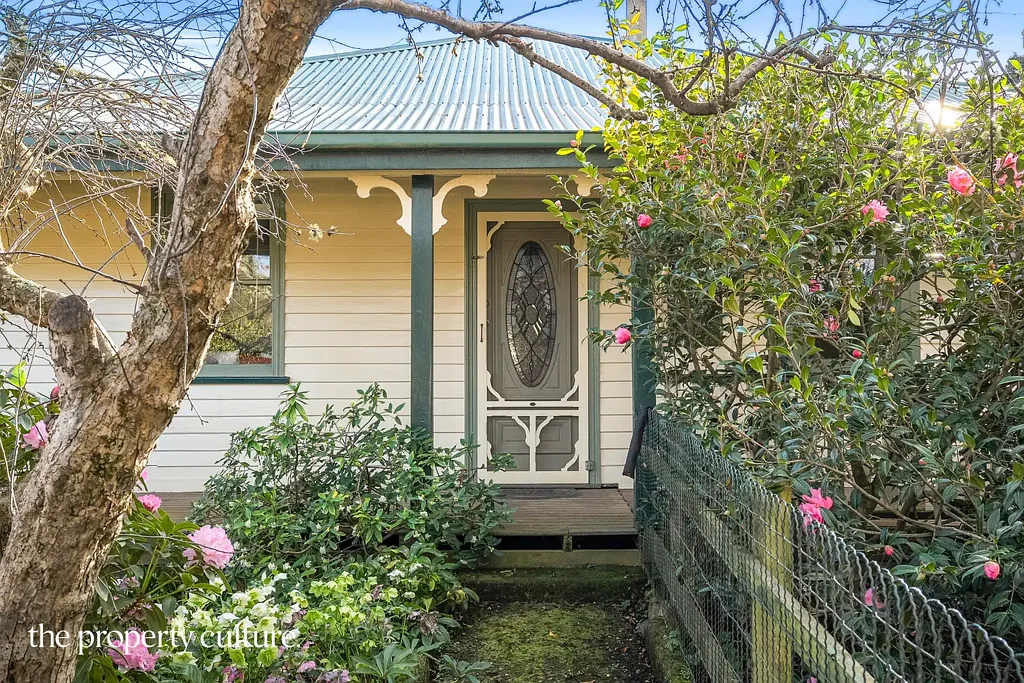 Franklin 3 Bedroom 'Ashtree Cottage' - A Sunny Lifestyle Delight