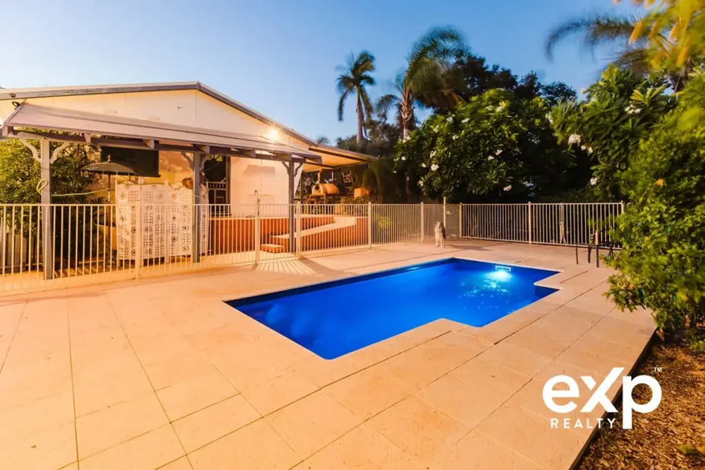 Exmouth 3Phòng ngủ Tidy 3 x 2 with pool close to town!!