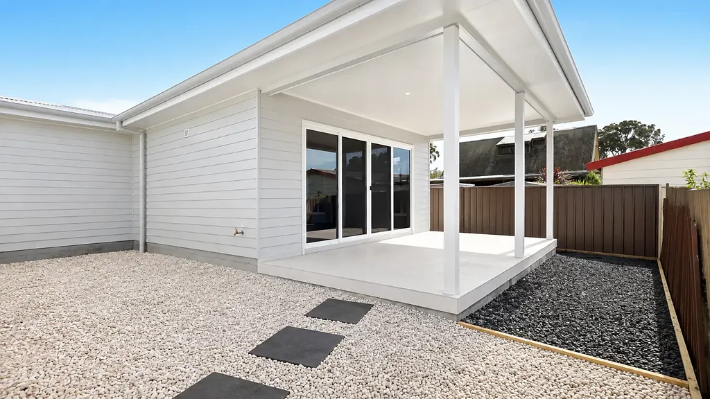BRAND NEW TWO-BEDROOM GRANNY FLAT - Electricity, Water and Internet are included in the rent!